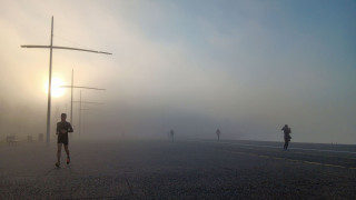 Πέπλο ομίχλης κάλυψε τη Θεσσαλονίκη - Τι ισχύει για τις πτήσεις πτήσεις στο αεροδρόμιο «Μακεδονία»