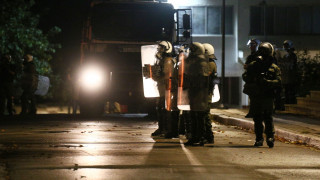 ΑΠΘ: Τρύπησε η στολή του τραυματία αστυνομικού από τη μολότοφ - «Έσκασε πάνω στο κράνος του»