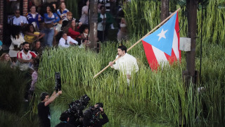 «Προσέβαλε τις ΗΠΑ»: Οργή Τραμπ για την εμφάνιση του Bud Bunny στο Super Bowl