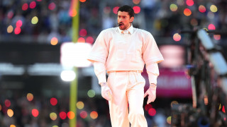 Bad Bunny: Ο Πορτορικανός σούπερ σταρ που κατέκτησε τον κόσμο – Γιατί όλοι μιλούν για αυτόν