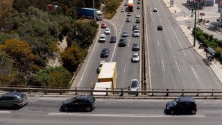 Οδηγός πήγαινε με την όπισθεν στη ΛΕΑ της λεωφόρου Σχιστού - Ήθελε να αποφύγει την κίνηση