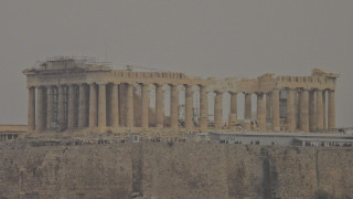 «Πνιγμένη» από την αφρικανική σκόνη η Αθήνα: Δείτε βίντεο και φωτογραφίες