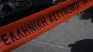 Ένοπλη ληστεία σε σούπερ μάρκετ στον Πειραιά: Ο δράστης πήρε τα χρήματα από τα ταμεία