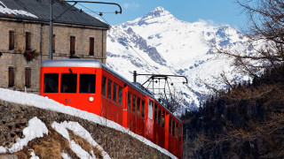 Εκτροχιασμός τρένου στην Ελβετία: Σε εξέλιξη η επιχείρηση διάσωσης –  Απομακρύνθηκαν 30 άτομα