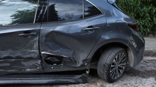 Κολωνάκι: Φωτογραφίες με τις ζημιές που προκάλεσε η 36χρονη στα 5 αυτοκίνητα- Οδηγήθηκε στο αυτόφωρο