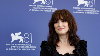 Πρωταγωνιστές στην καμπάνια του Balenciaga οι Χάρις Ντίκινσον και Γουινόνα Ράιντερ