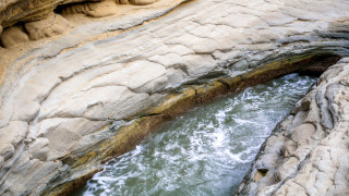 Η θάλασσα «τρώει» το Canal D' Amour στην Κέρκυρα - Κοντά σε επιχειρήσεις η διάβρωση