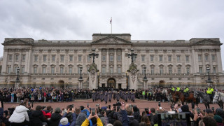 Οι 11 ώρες της κράτησης του πρώην πρίγκιπα Άντριου: Βαριά «σκιά» πάνω από το Μπάκιγχαμ