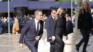 Το τελευταίο αντίο στην Ελένη Γλύκατζη - Αρβελέρ: Παρών στην κηδεία και ο Κ. Μητσοτάκης