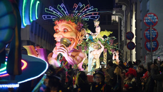 «Βούλιαξε» από 50.000 καρναβαλιστές η Πάτρα ενόψει των μεγάλων παρελάσεων - Το αδιαχώρητο στα ΚΤΕΛ