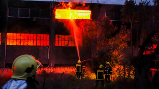 Σπάτα: Πυρκαγιά σε επιχείρηση αθλητικών ειδών - Επιχειρούν ισχυρές δυνάμεις