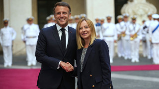 Η Μελόνι και ο Μακρόν αναβάλλουν την πρώτη τους διμερή Σύνοδο Κορυφής