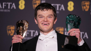 Ρόμπερτ Αραμάγιο: Ο σχεδόν άγνωστος ηθοποιός που νίκησε τον Λεονάρντο Ντι Κάπριο στα Bafta