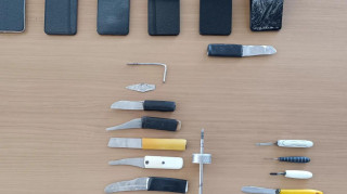 Φυλακές Δομοκού: Μαχαίρια και κινητά στα κελιά - Φωτογραφίες και βίντεο από τη νέα έφοδο του FBI