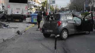 Τροχαίο στη Θηβών: Φορτηγό προσέκρουσε σε σταθμευμένα οχήματα - Τρεις τραυματίες