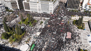3 χρόνια από τα Τέμπη: Η διαδήλωση στο Σύνταγμα από ψηλά