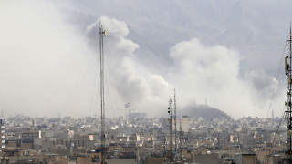 «Βρυχηθμός του Λιονταριού»: ΗΠΑ και Ισραήλ σφυροκοπούν το Ιράν– Οργισμένη απάντηση από την Τεχεράνη