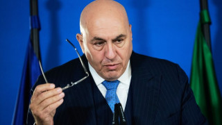 Ιταλία: Ο υπουργός Άμυνας Γκουίντο Κροζέτο αποκλείστηκε στο Ντουμπάι 