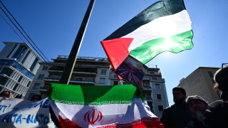 Πορεία στην αμερικανική πρεσβεία για τις επιθέσεις στο Ιράν