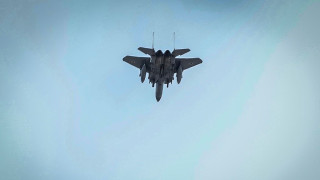 Η στιγμή που ισραηλινό αεροσκάφος αποφεύγει ιρανικό πύραυλο