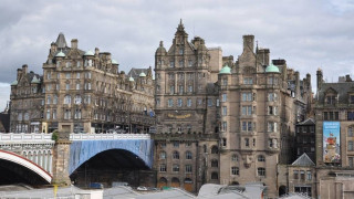 Συναγερμός στο Εδιμβούργο για άνδρα με μαχαίρι – Πληροφορίες για τραυματίες