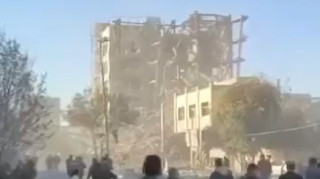 Το Ισραήλ έπληξε το κτήριο που εκλέγονταν ο νέος ηγέτης του Ιράν - Νέα χτυπήματα και στο Τελ Αβίβ