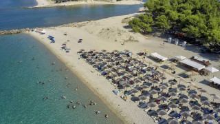 Πλειοδοτικές δημοπρασίες για τις οργανωμένες παραλίες και τους αιγιαλούς: Έως πότε διαρκούν