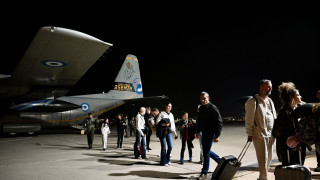 Οι πρώτες εικόνες από τον επαναπατρισμό των 91 Ελλήνων που είχαν εγκλωβιστεί στο Αμπού Ντάμπι