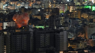 Συνεχείς εκρήξεις κοντά στο αεροδρόμιο του Αμπού Ντάμπι - Φωτιά σε διυλιστήριο στο Μπαχρέιν