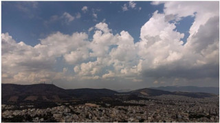 Καιρός: Σχεδόν αίθριος με τοπικές βροχές και πτώση της θερμοκρασίας - Ενισχύονται οι άνεμοι