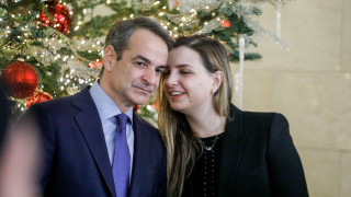 Απάντηση της κόρης του Κυριάκου Μητσοτάκη σε δημοσιεύματα για την επιστροφή της από το Ντουμπάι