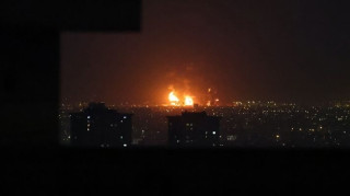 ΗΠΑ και Ισραήλ χτύπησαν για πρώτη φορά εγκαταστάσεις υποδομών στο Ιράν- Τραμπ: «Κανένας συμβιβασμός»