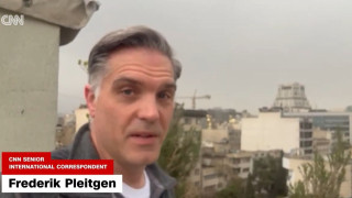 Βίντεο CNNi: Μαύρη βροχή στην Τεχεράνη ύστερα από τις επιθέσεις σε πετρελαϊκές εγκαταστάσεις
