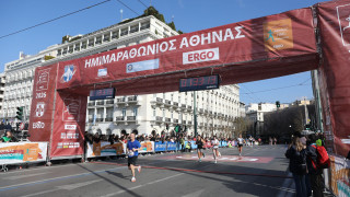 Ημιμαραθώνιος 2026: Γέμισε το κέντρο της Αθήνας επαγγελματίες και ερασιτέχνες δρομείς