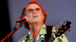 Πέθανε ο Τζο ΜακΝτόναλντ: Το Woodstock, το αντιπολεμικό μήνυμα και η σχέση με τη Τζόπλιν