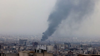 Ολονύχτια πυρά από Ιράν και Ισραήλ – Η πιο βίαιη επίθεση από την αρχή του πολέμου, λέει η Τεχεράνη