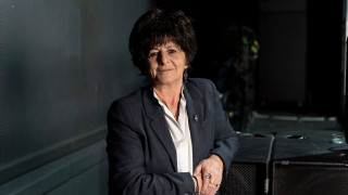 Η Φωτεινή Βελεσιώτου «Επί Σκηνής»: «Το ρεμπέτικο είναι φάρος για μένα»