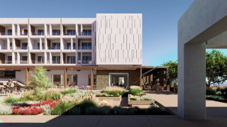 Ένας παραθαλάσσιος παράδεισος γίνεται η αφετηρία για μια καλοκαιρινή απόδραση στην Τήνο