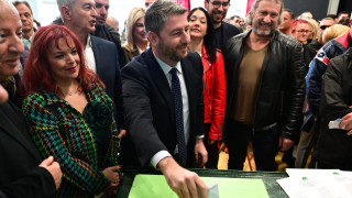 Ψήφισε ο Ανδρουλάκης στις εκλογές του ΠΑΣΟΚ: «Μαζί θα δώσουμε τον αγώνα μέχρι τις εθνικές εκλογές»