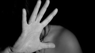 Χανιά: Ανήλικη κατήγγειλε ομαδικό βιασμό και βιντεοσκόπησή του - Συνελήφθησαν δέκα άτομα