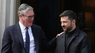 Καταδικάζει την ρωσική επίθεση κοντά στο Τσερνόμπιλ ο Ζελένσκι λίγο πριν τη συνάντηση στο Λονδίνο
