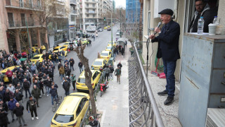 Απεργία ταξί: Η συγκέντρωση και πορεία των οδηγών προς τη Βουλή