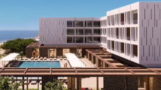 Ένας παραθαλάσσιος παράδεισος γίνεται η αφετηρία για μια καλοκαιρινή απόδραση στην Τήνο