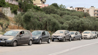 Γέμισαν «λάσπη» τα αυτοκίνητα: Πότε υποχωρεί η αφρικανική σκόνη - Η απάντηση Τσατραφύλλια