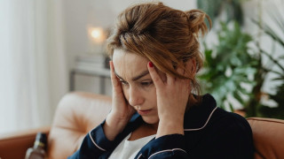 Κάθε αγχωτικός άνθρωπος στη ζωή μας, μας γερνάει κατά 9 μήνες σύμφωνα με νέα μελέτη