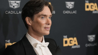 Καλλιτέχνης δημιούργησε με βλεφαρίδα μικροσκοπικό γλυπτό του Τόμι Σέλμπι από τo «Peaky Blinders»