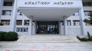 Λάρισα: Ολονυκτία στο Δικαστικό Μέγαρο για τα κατασχεθέντα πειστήρια των Τεμπών