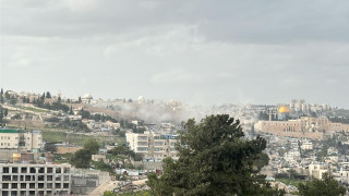 Πύραυλος στον ναό του Παναγίου Τάφου στην Ιερουσαλήμ - Τραμπ κατά ΝΑΤΟ για Ορμούζ: «Είναι δειλoί»