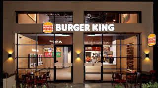 Η αυθεντική εμπειρία των flame-grilled burgers έφτασε στο Χαλάνδρι