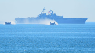 Οι ΗΠΑ στέλνουν αεροπλανοφόρο και 2.500 πεζοναύτες στη Μέση Ανατολή - Το νέο μήνυμα του Χαμενεΐ